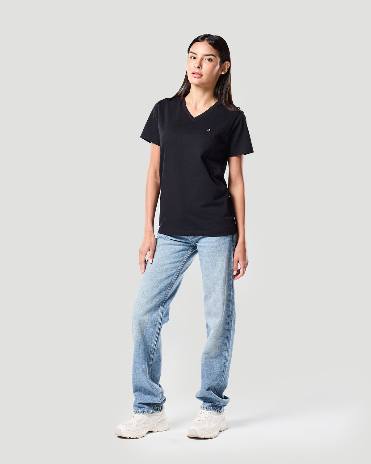 Camiseta de Cuello en V para Mujer-NEGRO AZABACHE image number 1