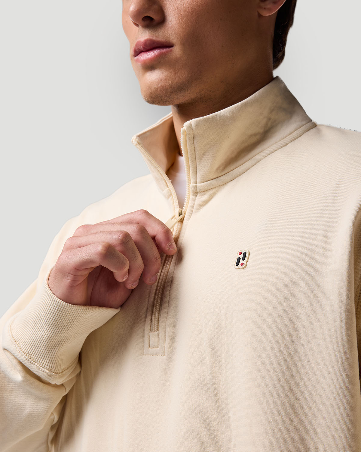 Su&eacute;ter de Cuello Alto con Cremallera Media para Hombre-CENIZA DE MADERA image number 4
