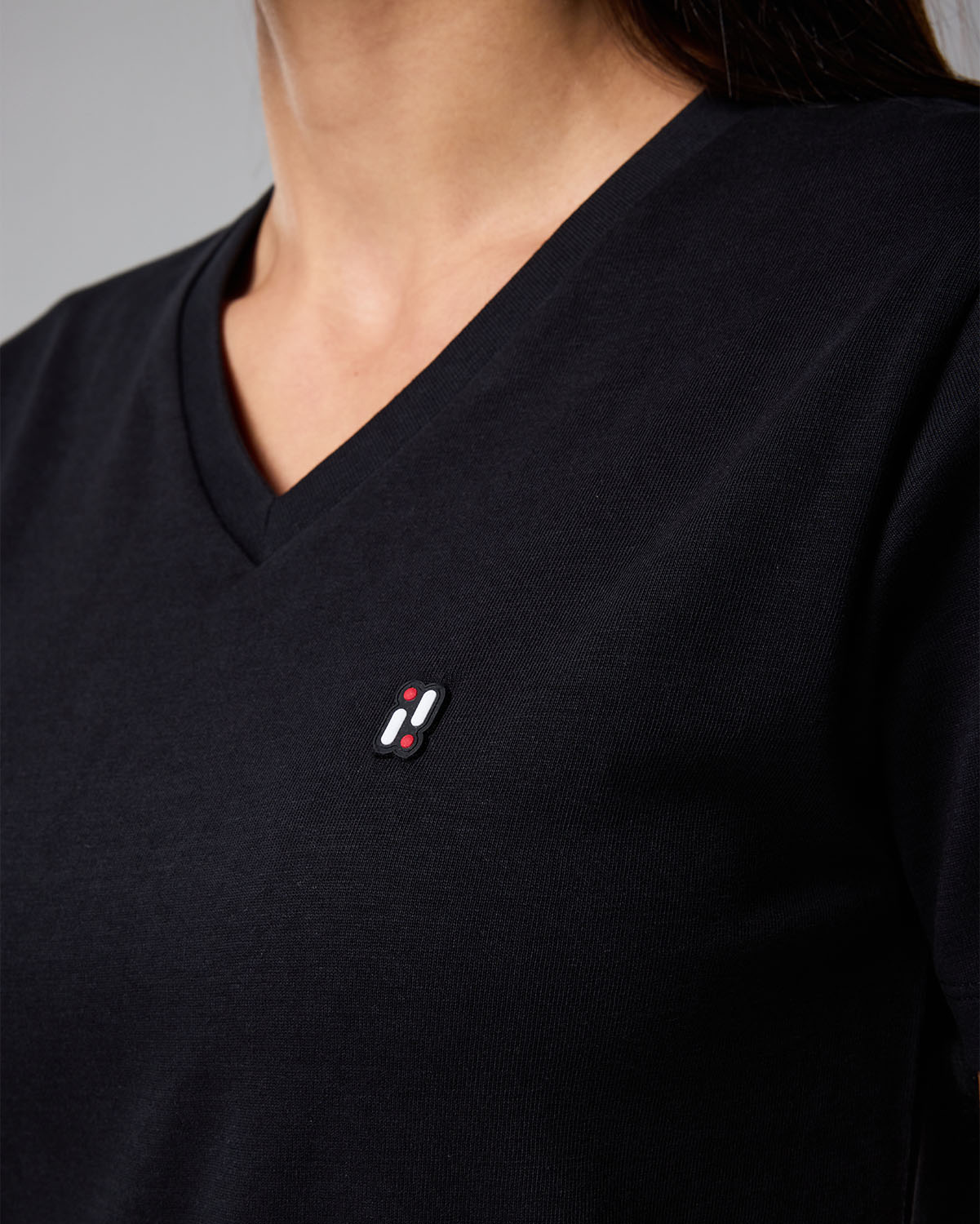 Camiseta de Cuello en V para Mujer-NEGRO AZABACHE image number 5
